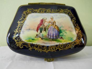 Box - painted porcelain - 1890
